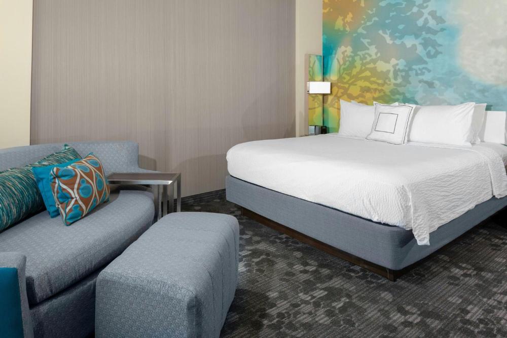King Guest Room with Sofa Bed interior